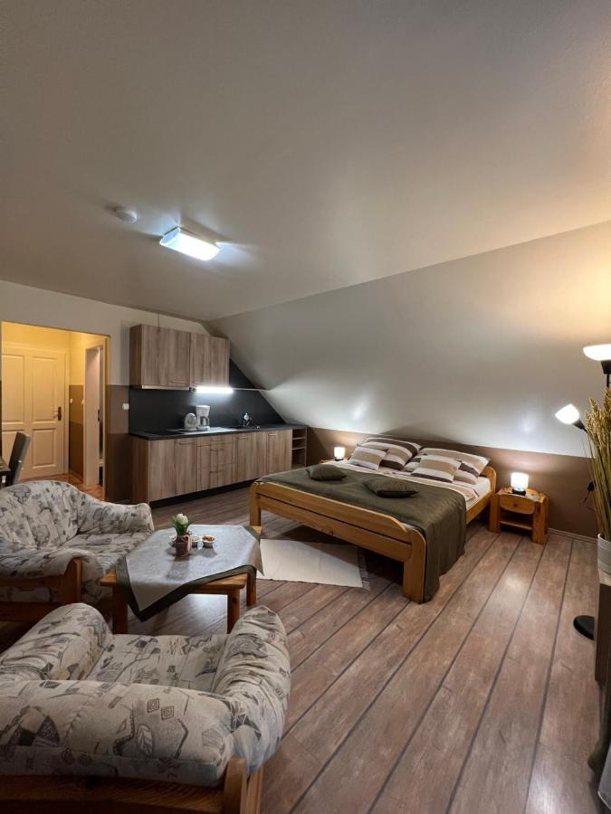 Holler Vendeghaz Apartamento Bük Exterior foto