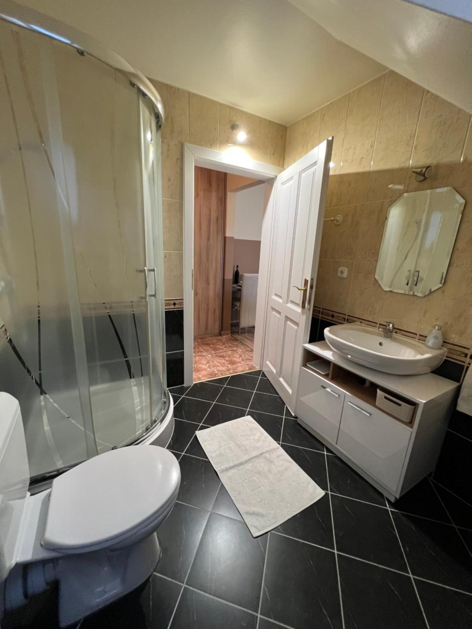 Holler Vendeghaz Apartamento Bük Exterior foto