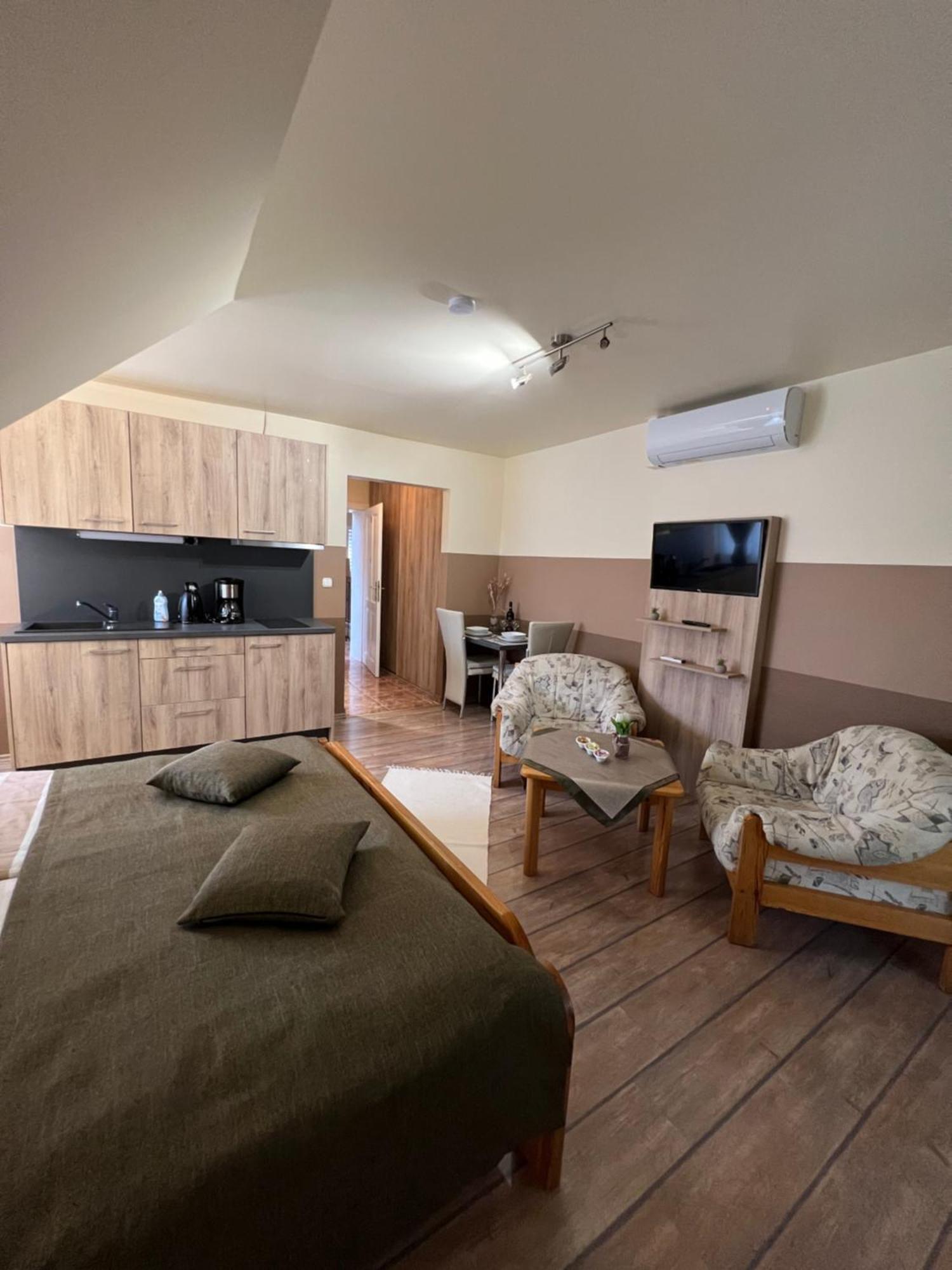 Holler Vendeghaz Apartamento Bük Exterior foto