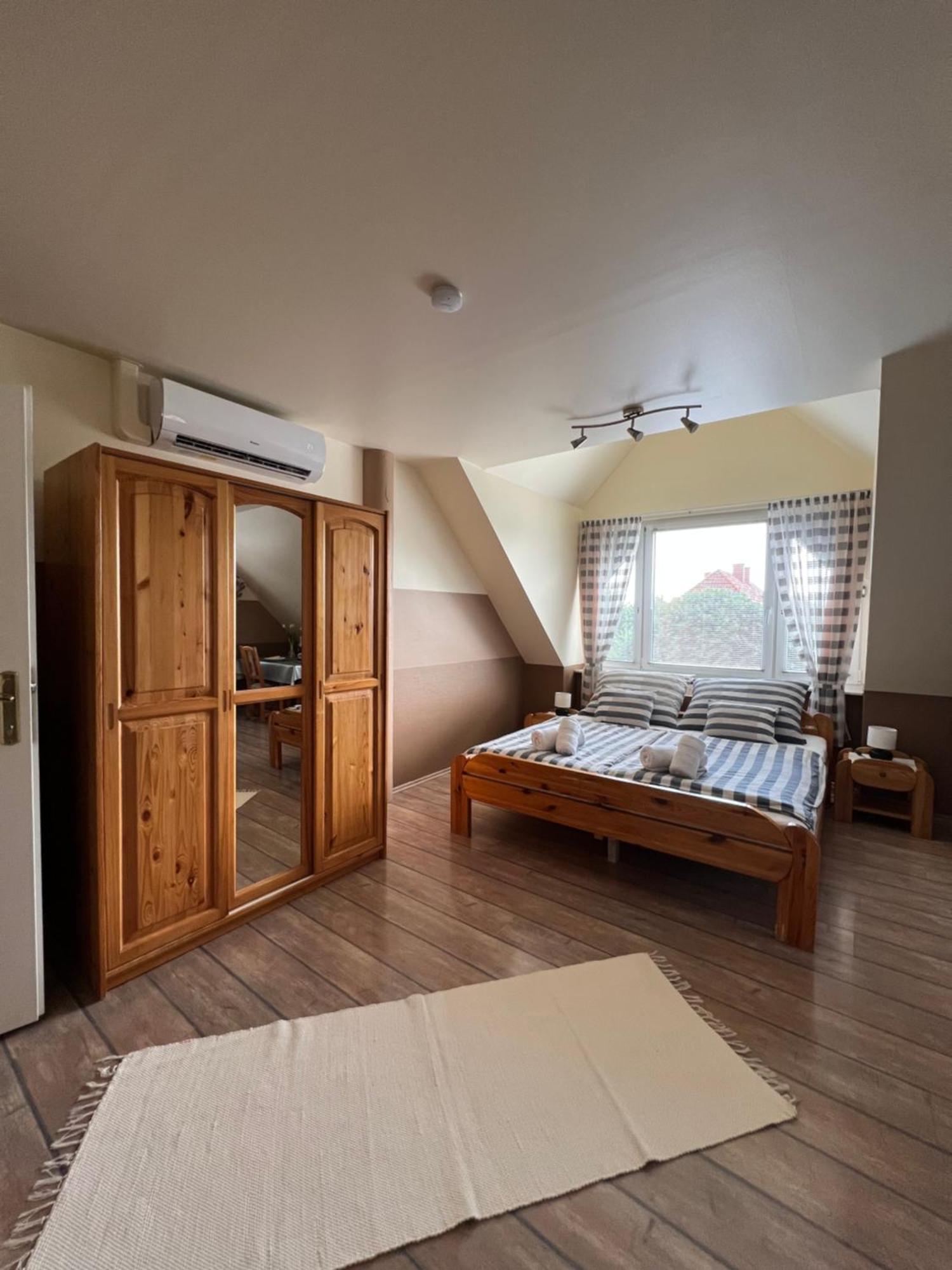Holler Vendeghaz Apartamento Bük Exterior foto