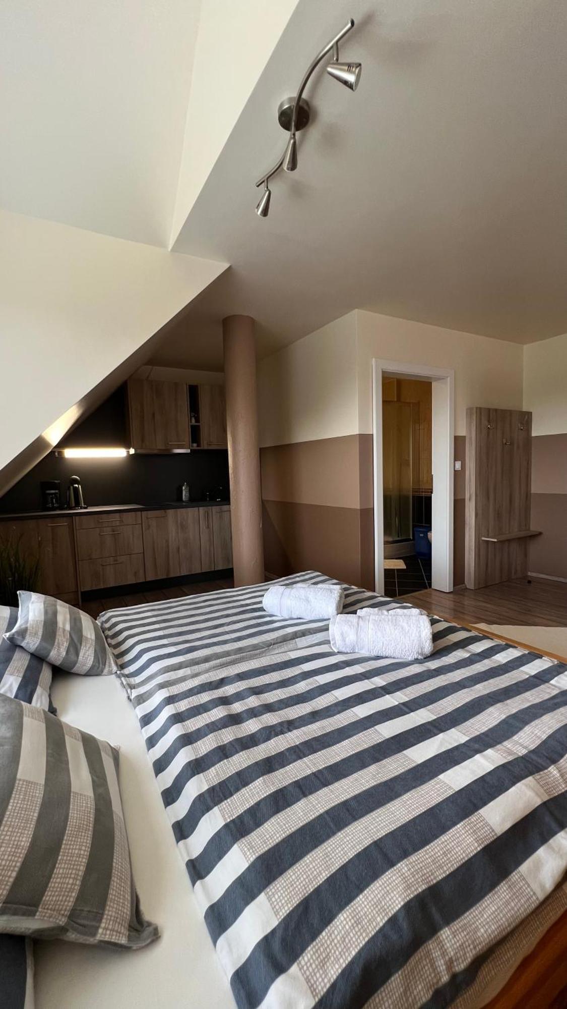 Holler Vendeghaz Apartamento Bük Exterior foto